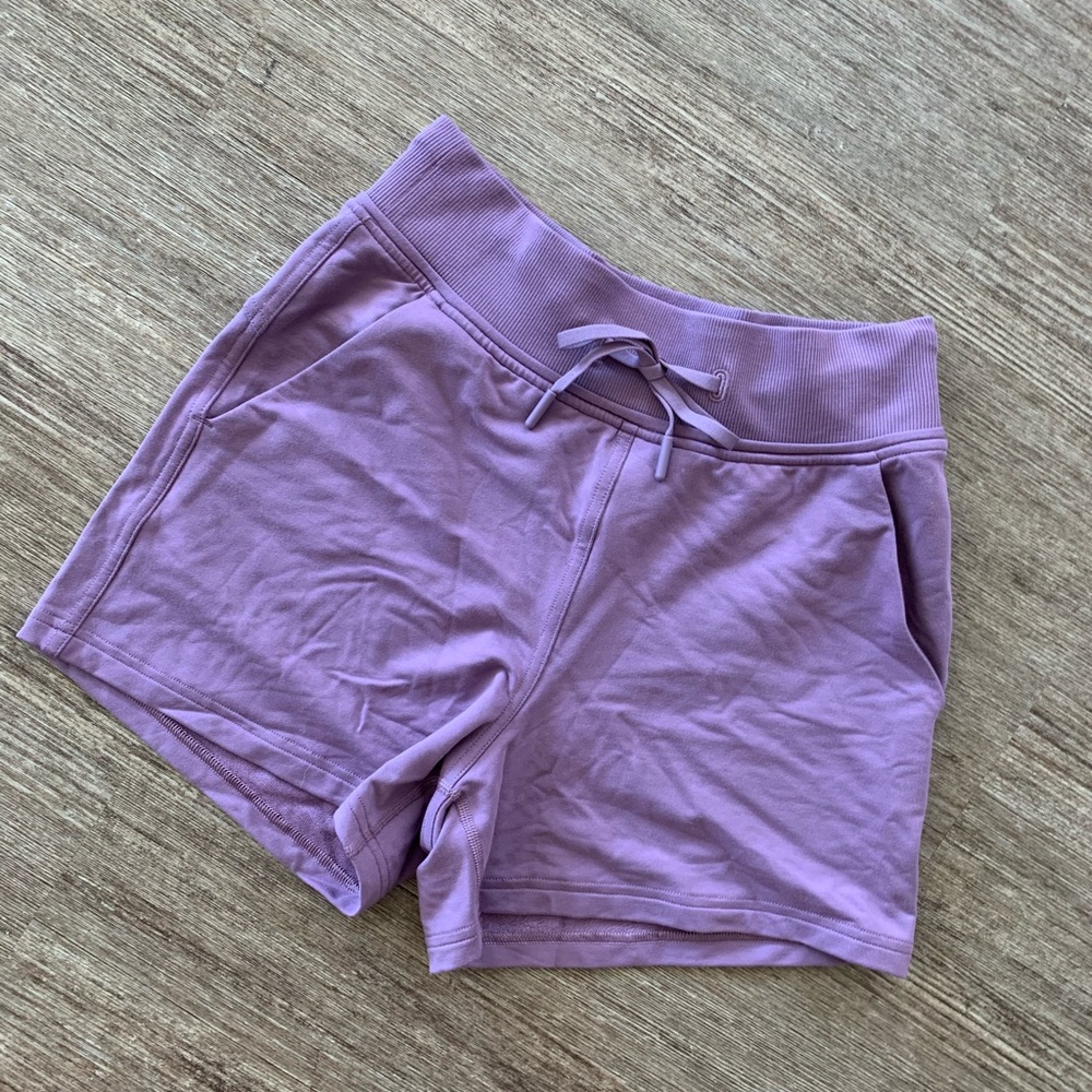 NWOT Lulu shorts